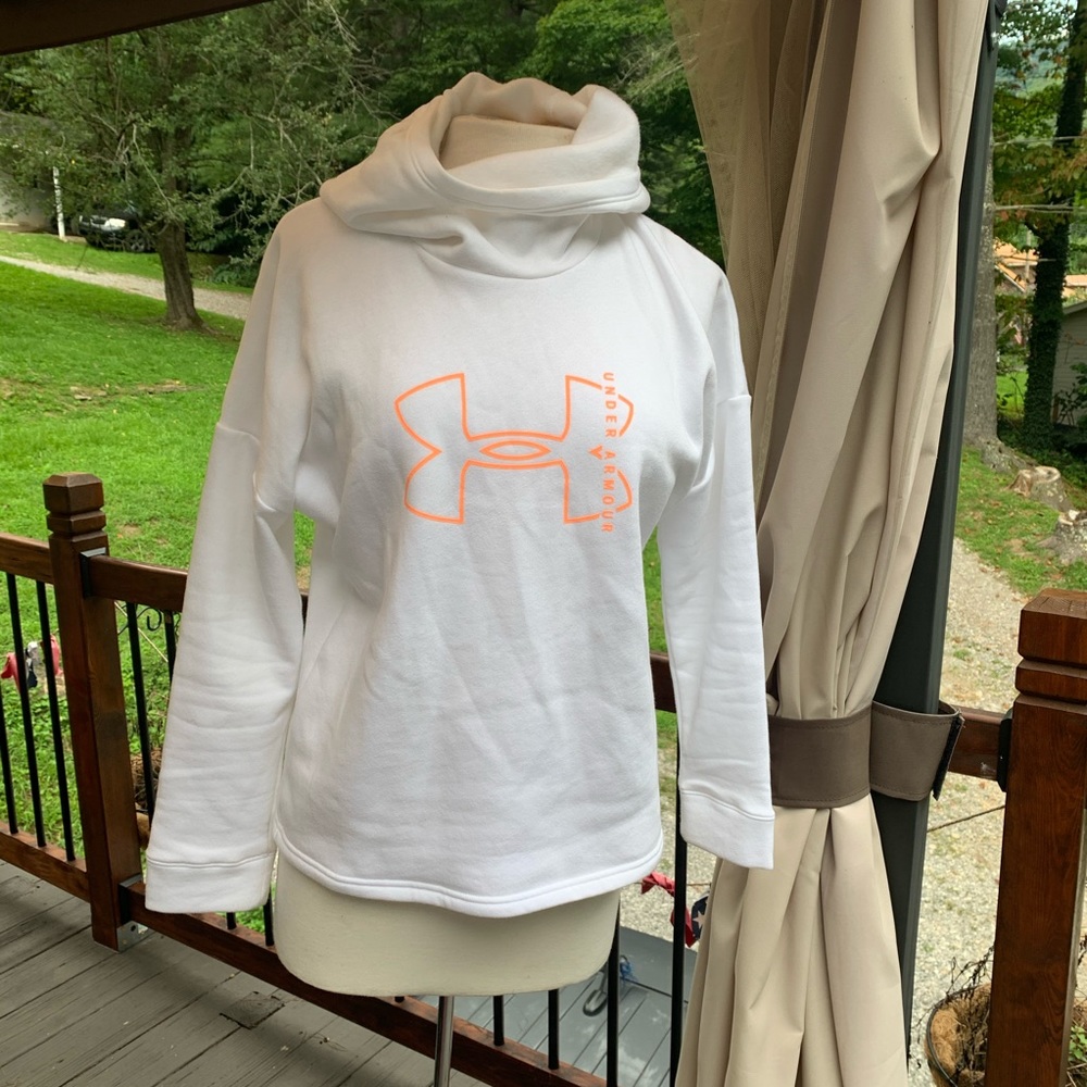 🤍 Under Armour white hoodie small 🤍